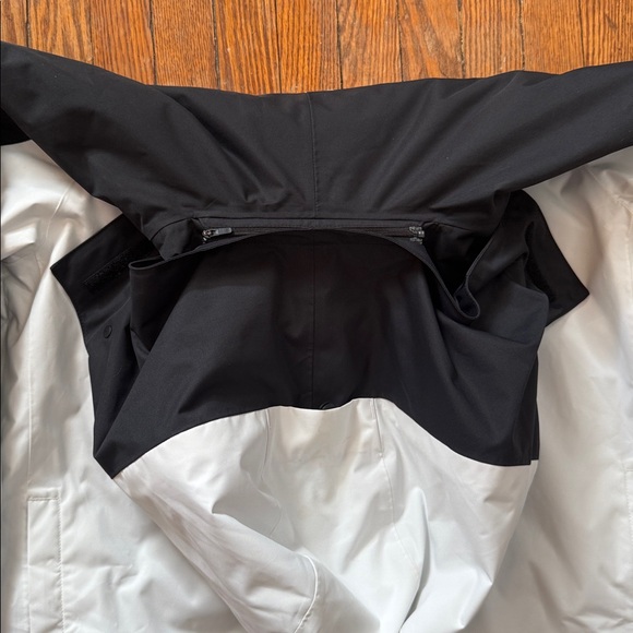 Mountain Hardwear Shell Jacket - Picture 9 of 15